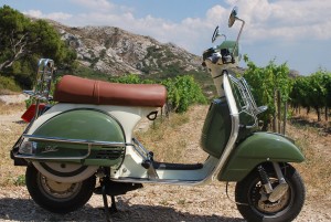 Visit les Alpilles on a scooter from Classic Bike Esprit